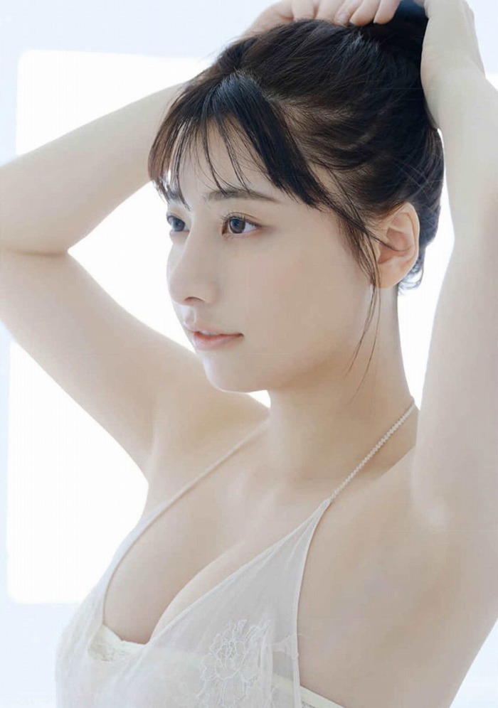鈴木優香 ちょっと脱ぎすぎ水着グラビア画像！