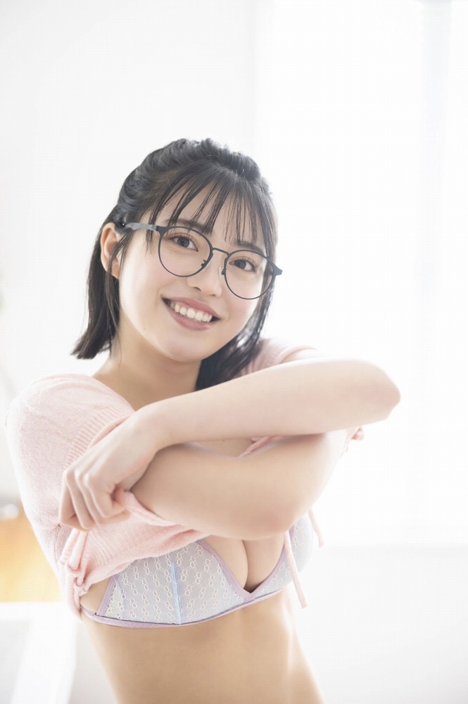 石浜芽衣 キュートな水着グラビアほか画像！