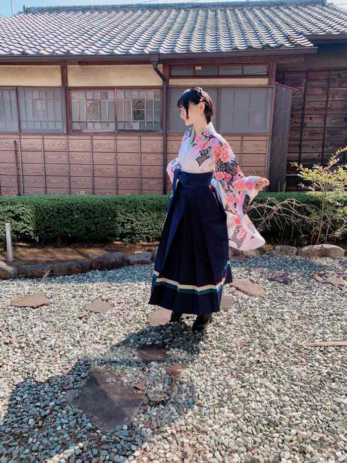 あまつまりな 脱ぎすぎ水着＆下着グラビア画像！