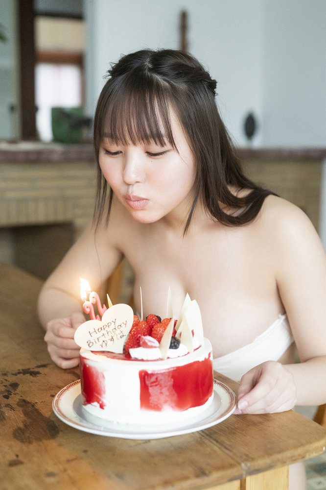 本郷柚巴 まぶしいボインの水着グラビア画像！