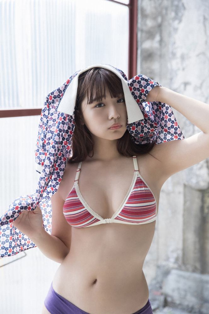 浅川梨奈 もっこりおっぱい水着グラビア画像！