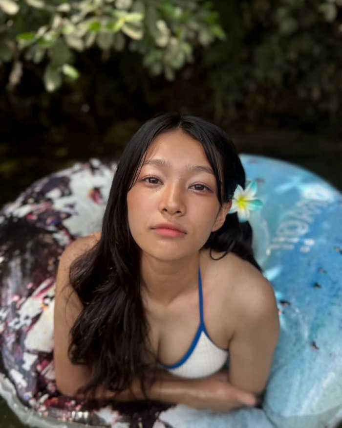 虹咲カリナ けっこう巨乳な水着グラビア画像！