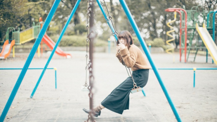 青戸しの Fカップボインな水着グラビア画像！