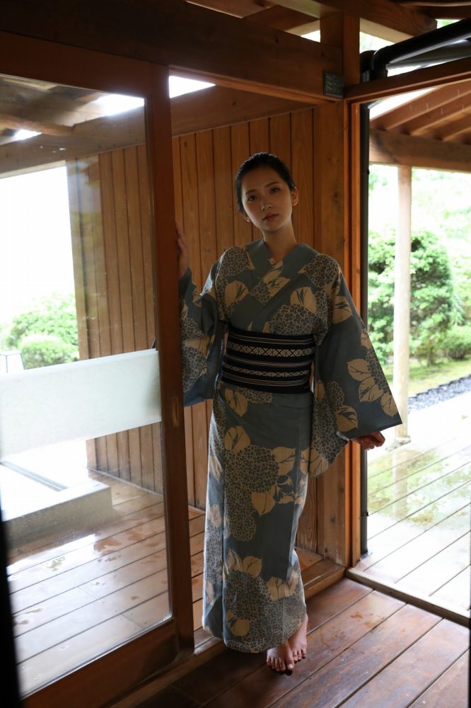 街山みほ 美乳ヘアヌード＆水着グラビア画像！