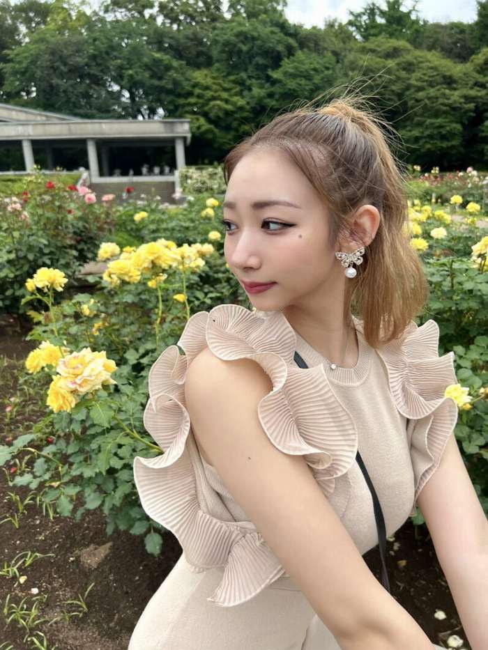 うらら 小顔美女の下着＆水着グラビア画像！