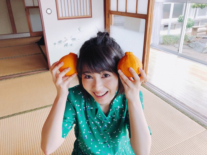 浜辺美波 鬼かわな水着＆浴衣グラビア画像！