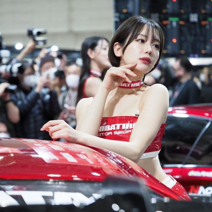 あらた唯 スタイル抜群の水着グラビア画像！