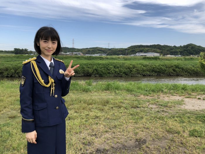 浜辺美波 鬼かわな水着＆浴衣グラビア画像！