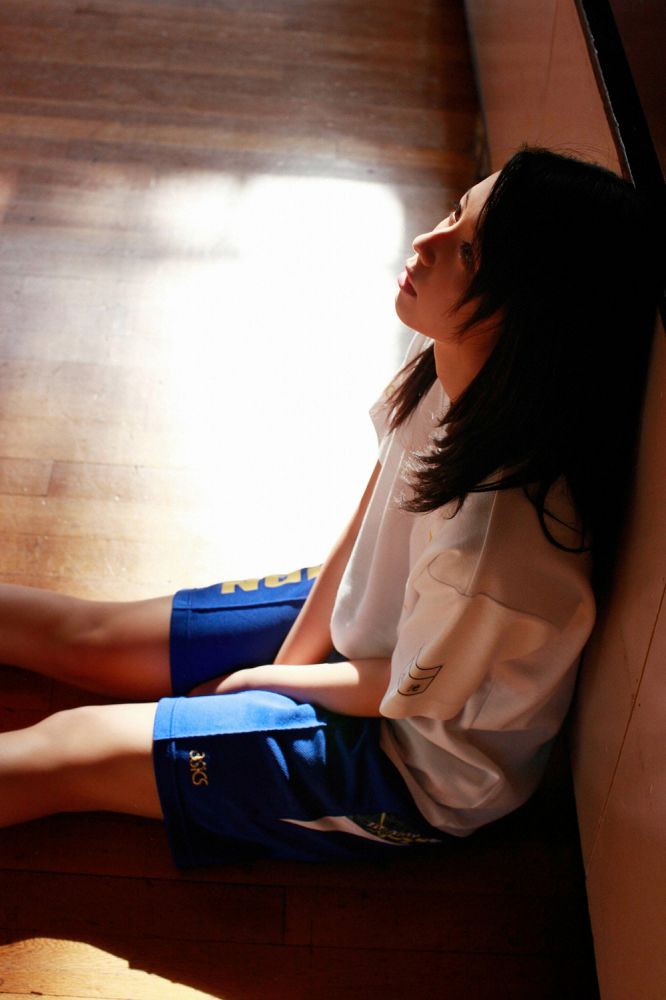 小池里奈 美尻でキュートな水着グラビア画像！