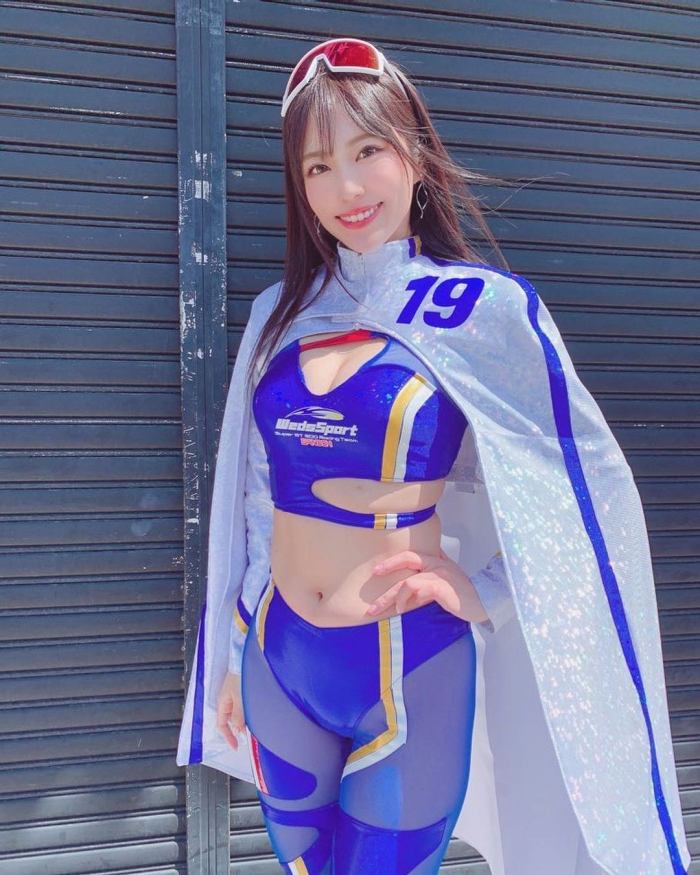 霧島聖子 Dカップお姉さんの水着グラビア画像！