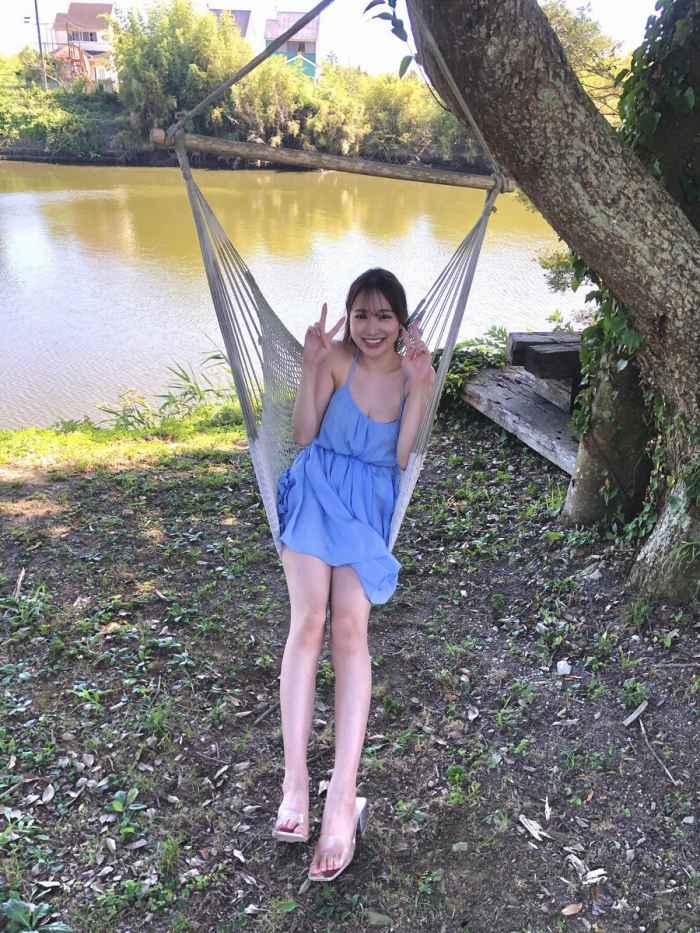 青井春 Iカップおっぱいの水着グラビア画像！