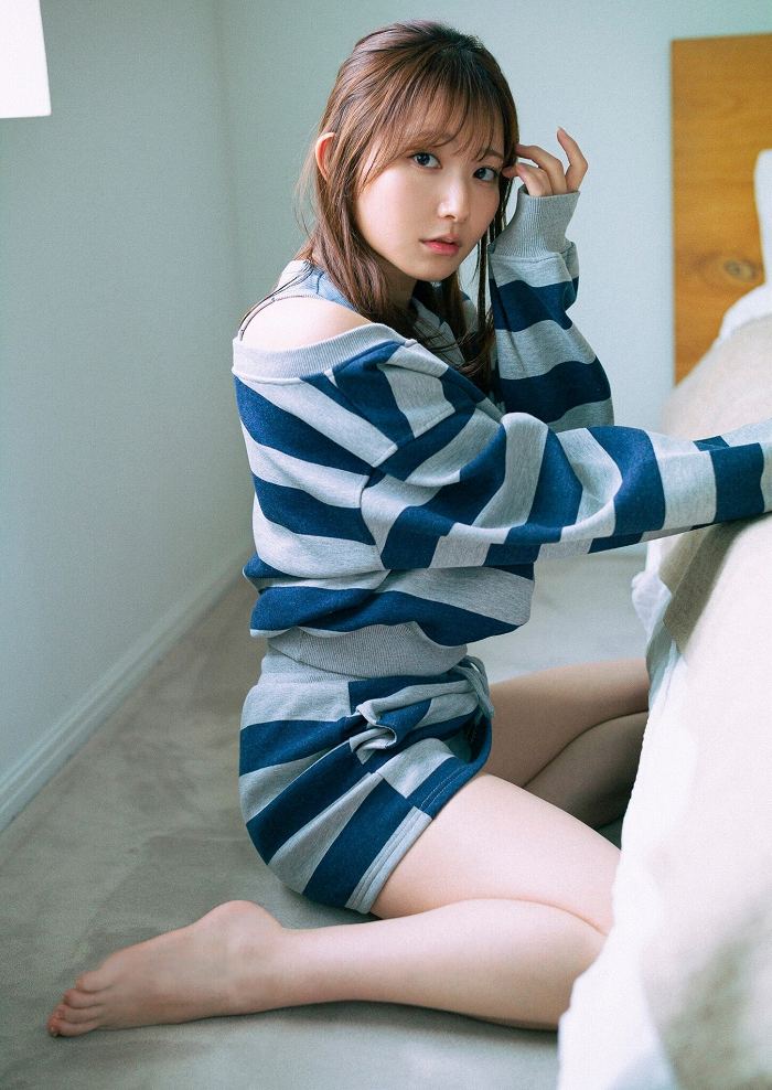 青山なぎさ 激かわな生脚＆タンクトップ画像！