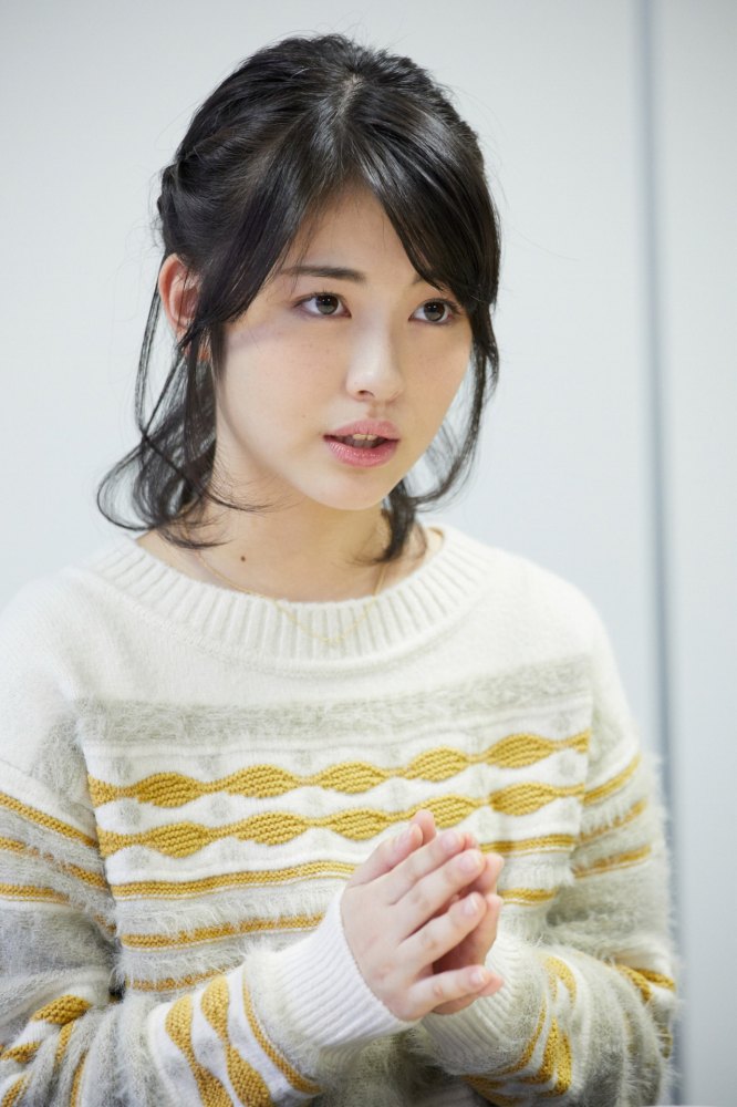 浜辺美波 鬼かわな水着＆浴衣グラビア画像！