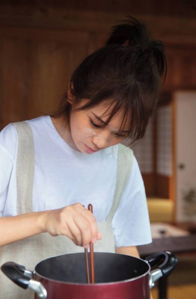 秋元真夏 激かわな水着・ランジェリー画像！