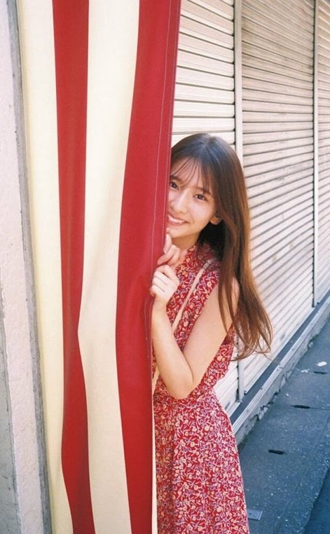 菅原咲月 すべすべ美脚の激かわグラビア画像！