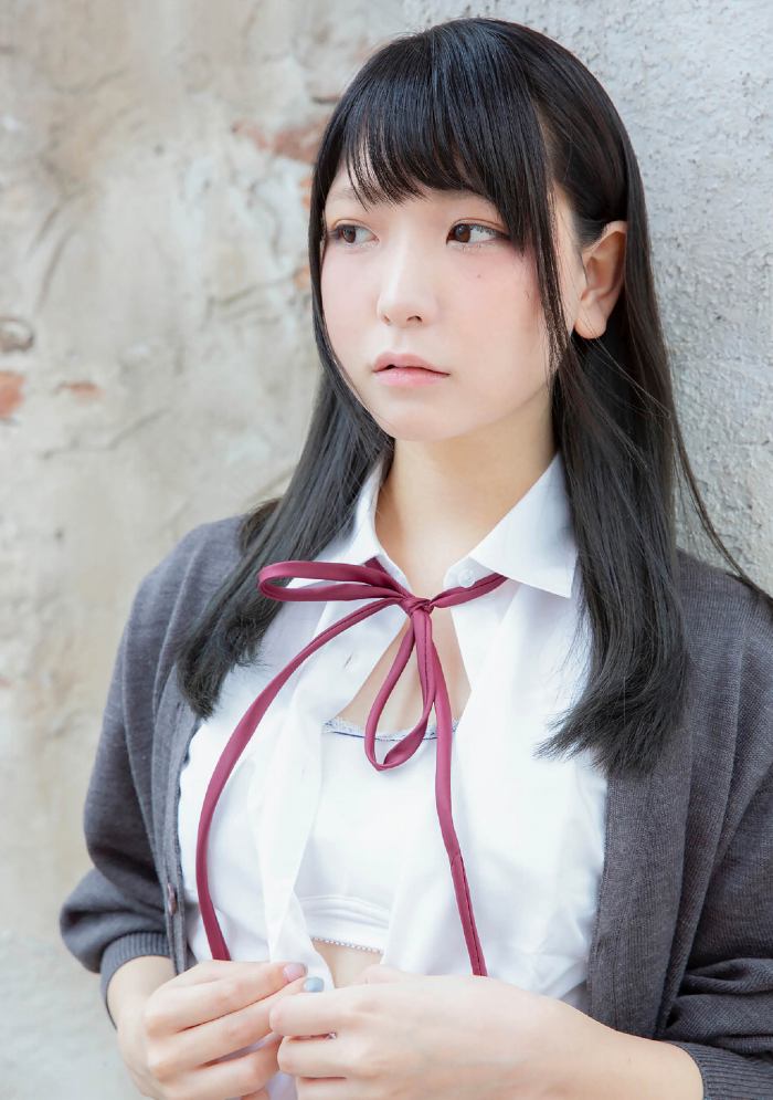 あまつまりな 脱ぎすぎ水着＆下着グラビア画像！