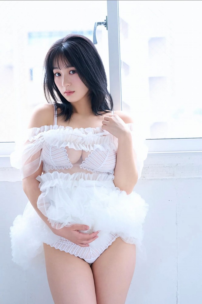 髙野真央 Gカップボインの水着グラビア画像！