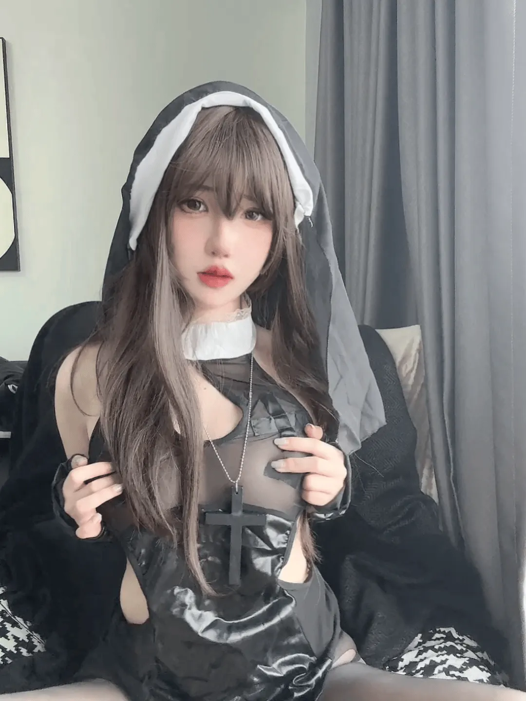 [Cosplay] 阿薰kaOri 偷偷做坏事的修女