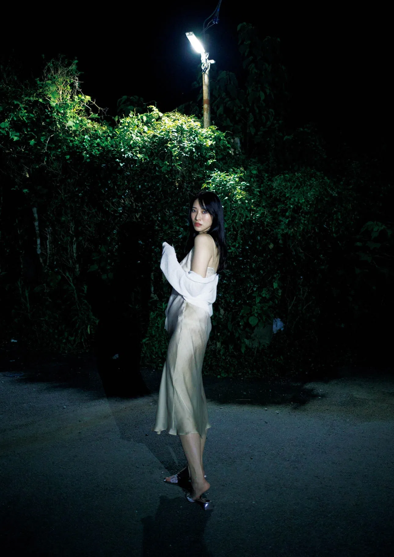 [Photobook] 染谷有香ヌード写真集「赤いアルバム 2015-2025」