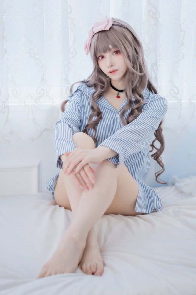 えい梨 美しいコスプレ＆水着グラビア画像！