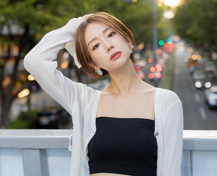 あらた唯 スタイル抜群の水着グラビア画像！