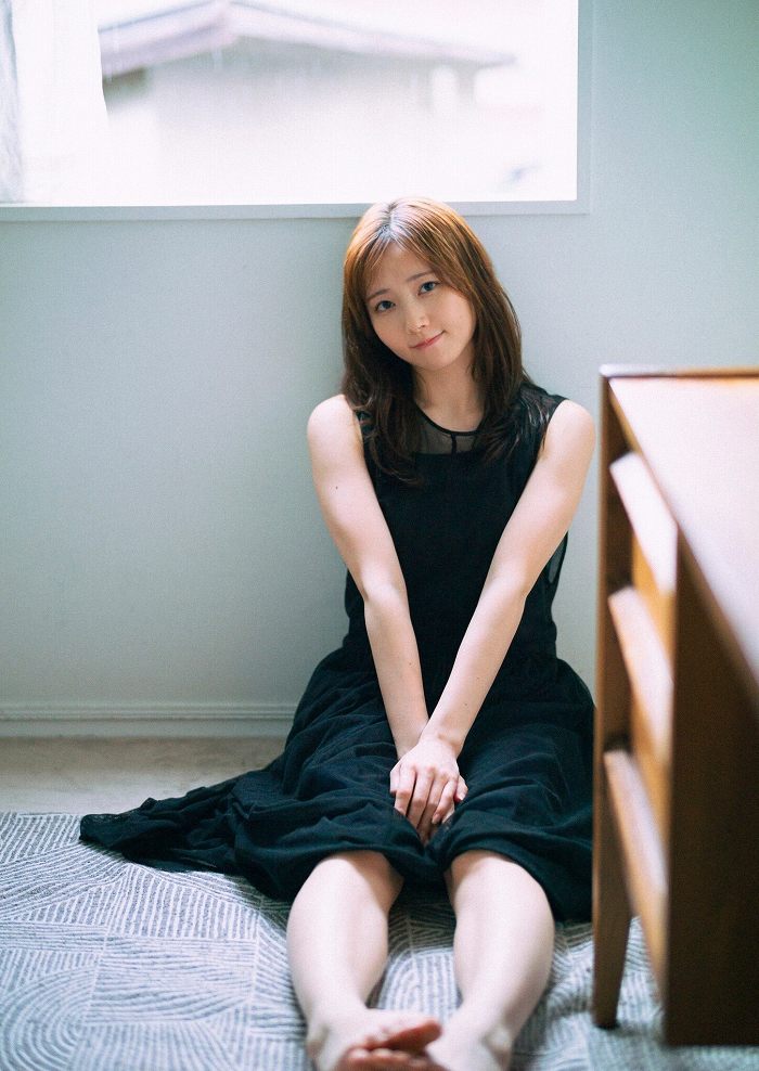 青山なぎさ 激かわな生脚＆タンクトップ画像！