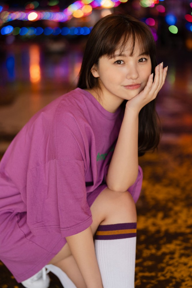 本郷柚巴 まぶしいボインの水着グラビア画像！