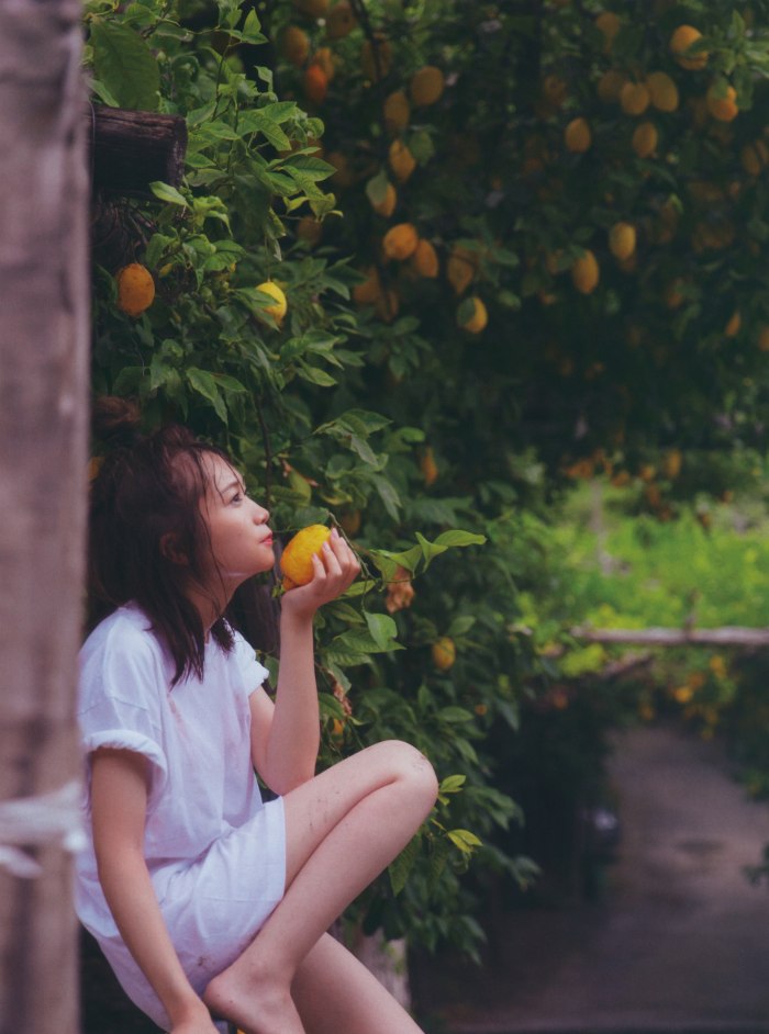 秋元真夏 激かわな水着・ランジェリー画像！