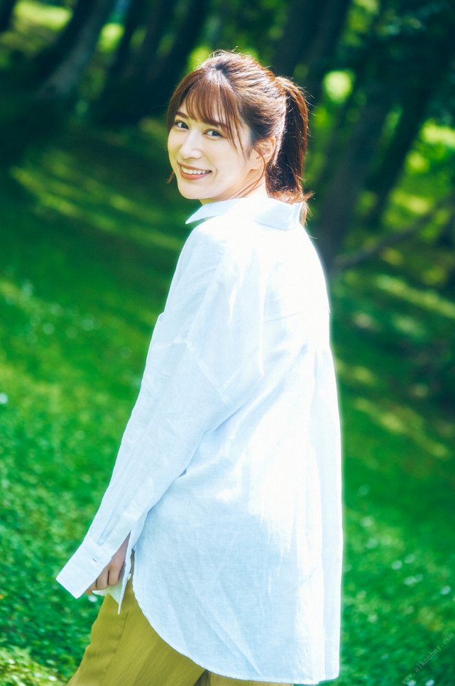 雪平莉左 グラマラス美女の水着グラビア画像！