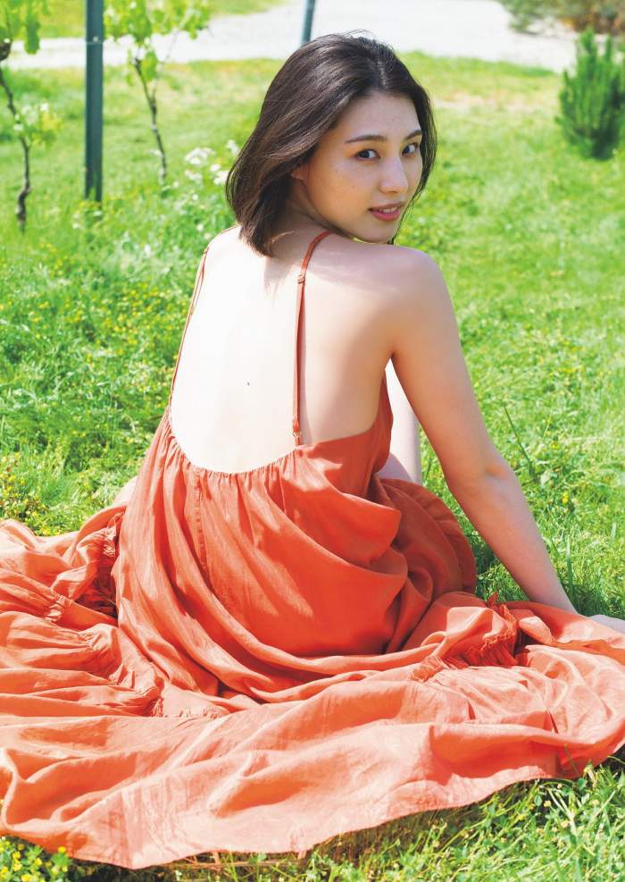 相楽伊織 けっこうボインな水着グラビア画像！