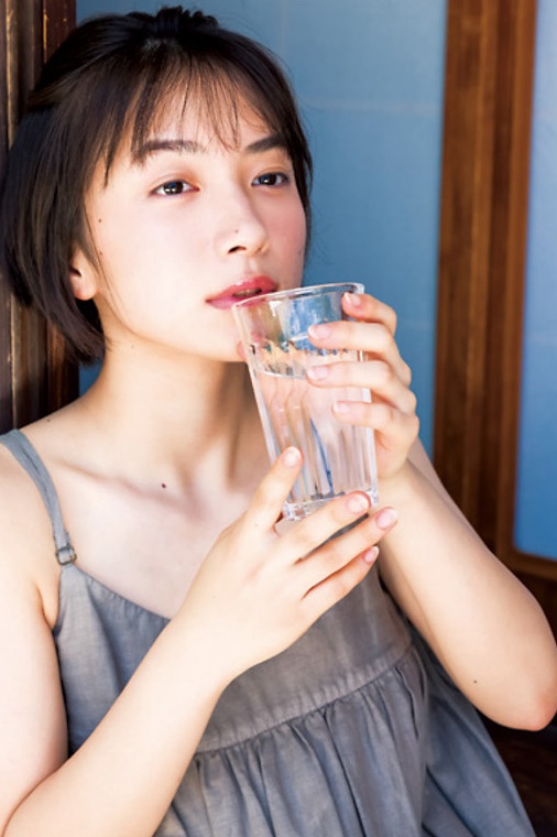 藤﨑ゆみあ 鬼かわすぎる着衣グラビア画像！