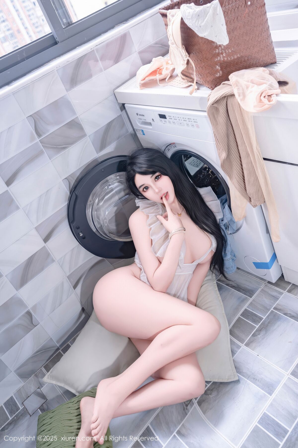 XiuRen秀人网 No.11010 Xi Xi Ai Chi Cao Mei