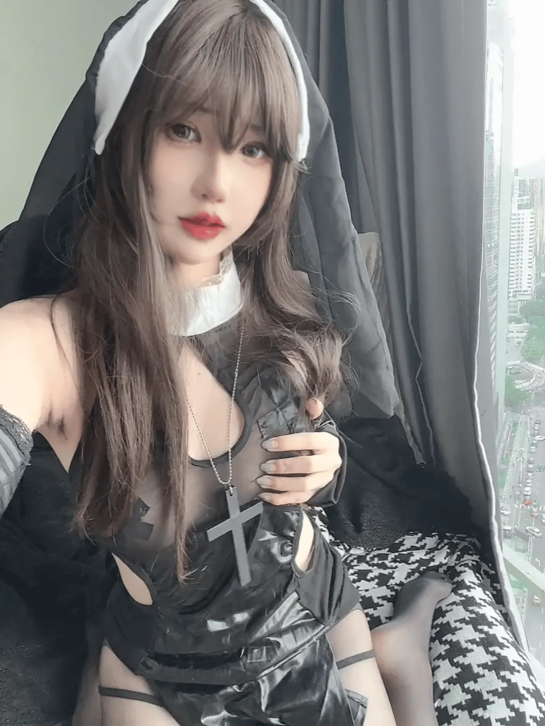 [Cosplay] 阿薰kaOri 偷偷做坏事的修女