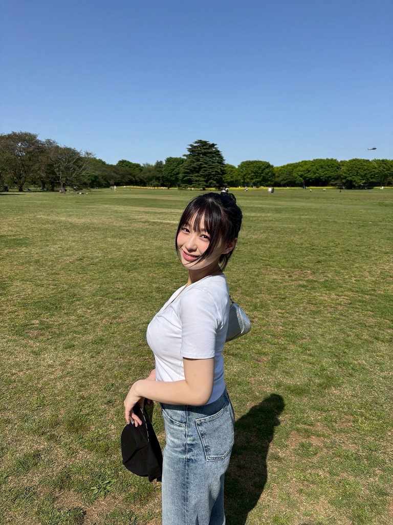 髙野真央 Gカップボインの水着グラビア画像！