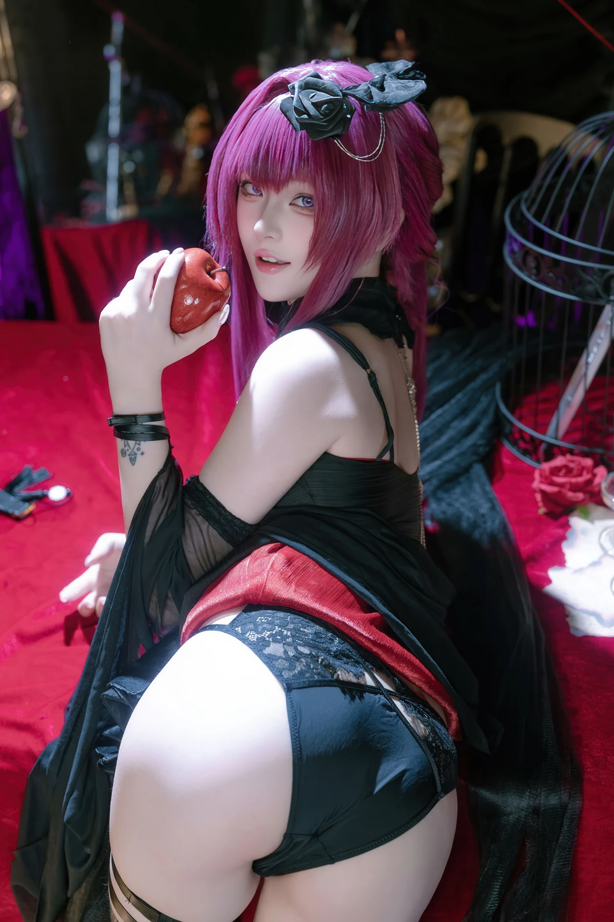 Cosplay 屿鱼 – 崩坏 星穹铁道 卡芙卡 缚月之夜