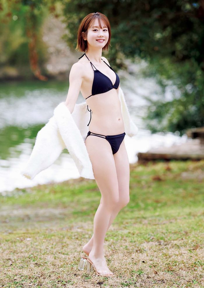 あらた唯 スタイル抜群の水着グラビア画像！