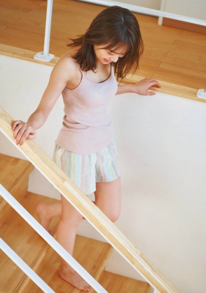 秋元真夏 激かわな水着・ランジェリー画像！