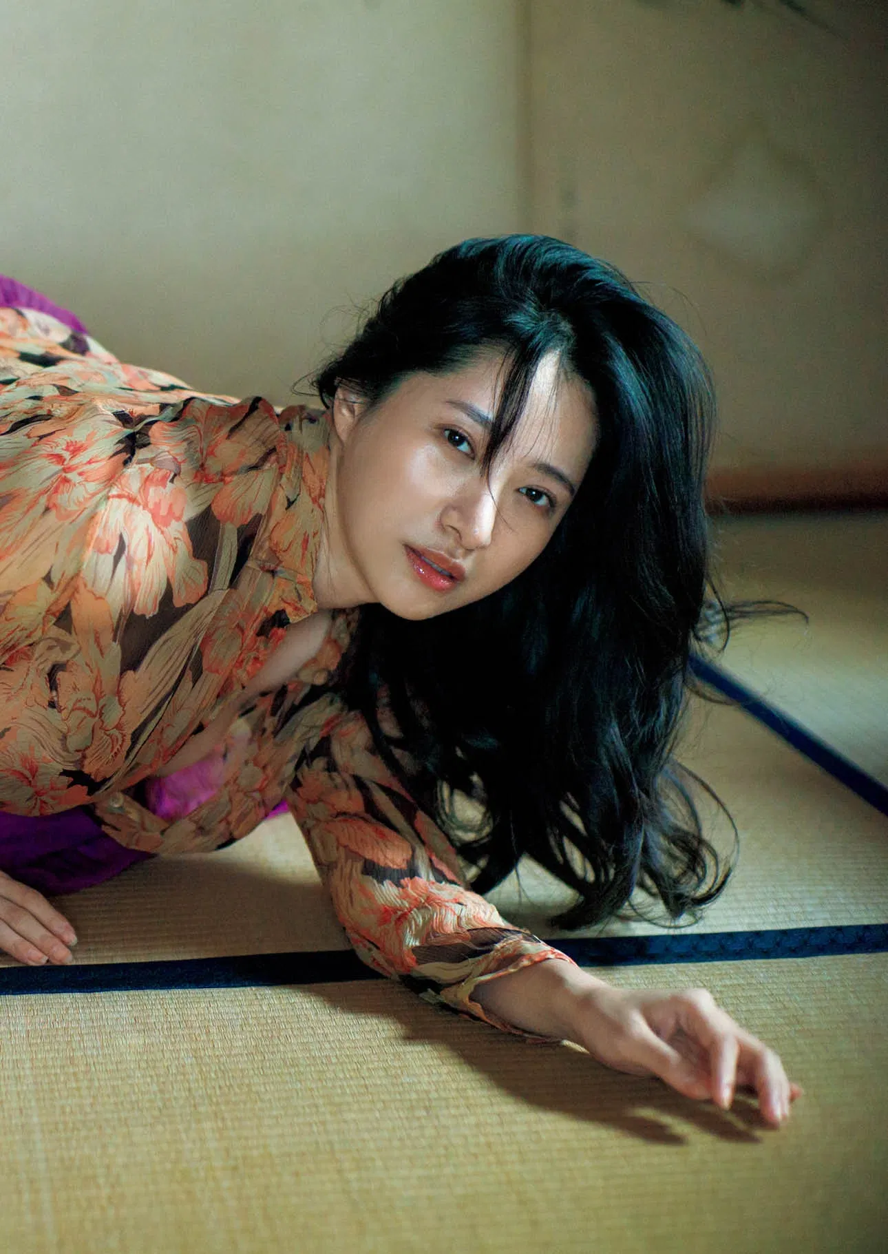 [Photobook] 染谷有香ヌード写真集「赤いアルバム 2015-2025」