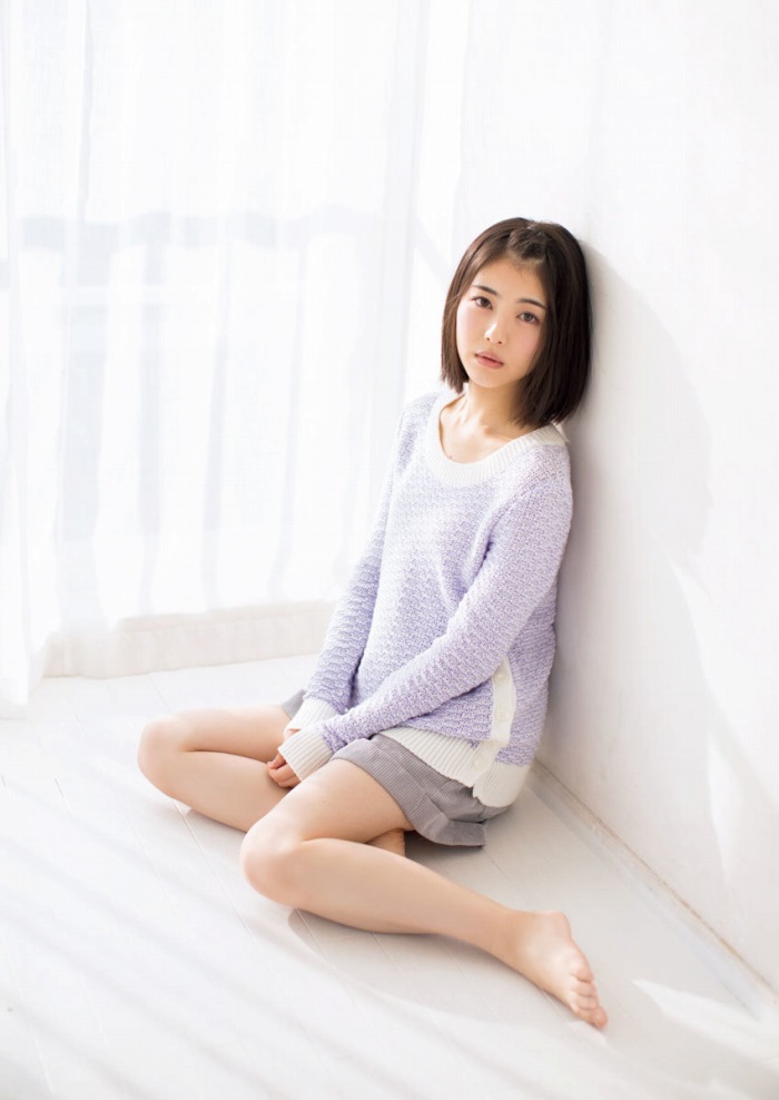 浜辺美波 鬼かわな水着＆浴衣グラビア画像！