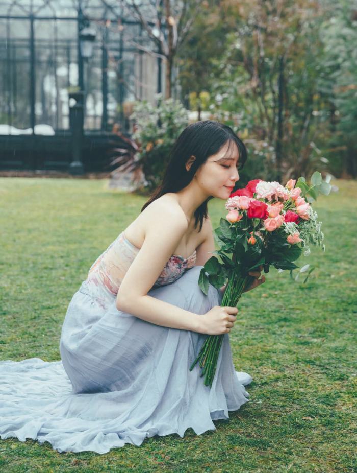 あまつまりな 脱ぎすぎ水着＆下着グラビア画像！