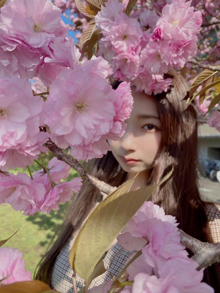 うらら 小顔美女の下着＆水着グラビア画像！