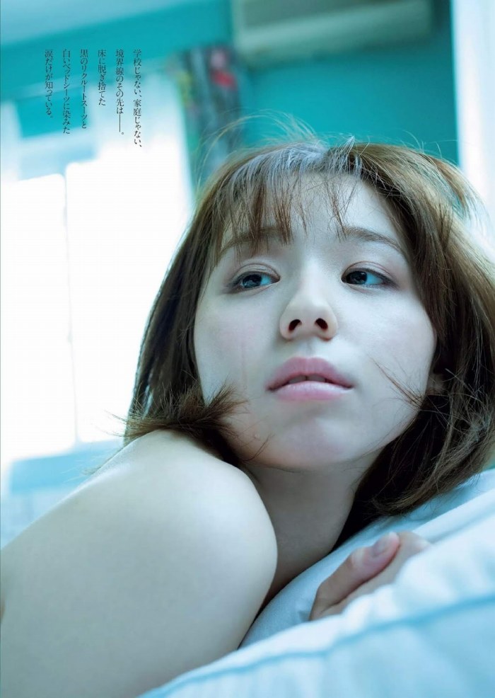 小池里奈 美尻でキュートな水着グラビア画像！