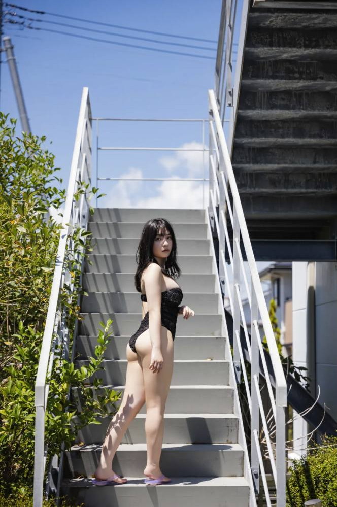 麻倉瑞季 おっぱいが大きい水着グラビア画像！