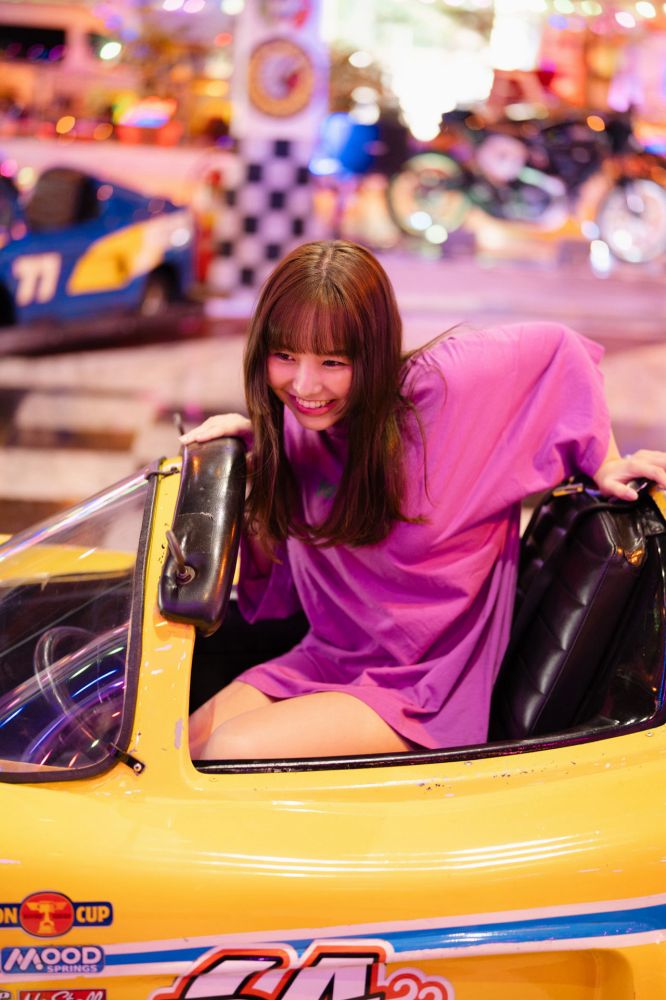 本郷柚巴 まぶしいボインの水着グラビア画像！