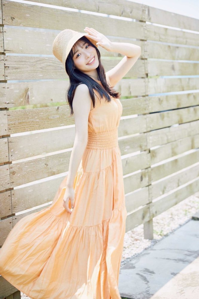 高鶴桃羽 激かわボインな水着グラビア画像！