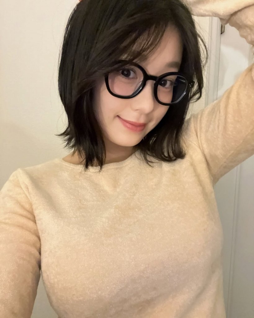 髙野真央 Gカップボインの水着グラビア画像！