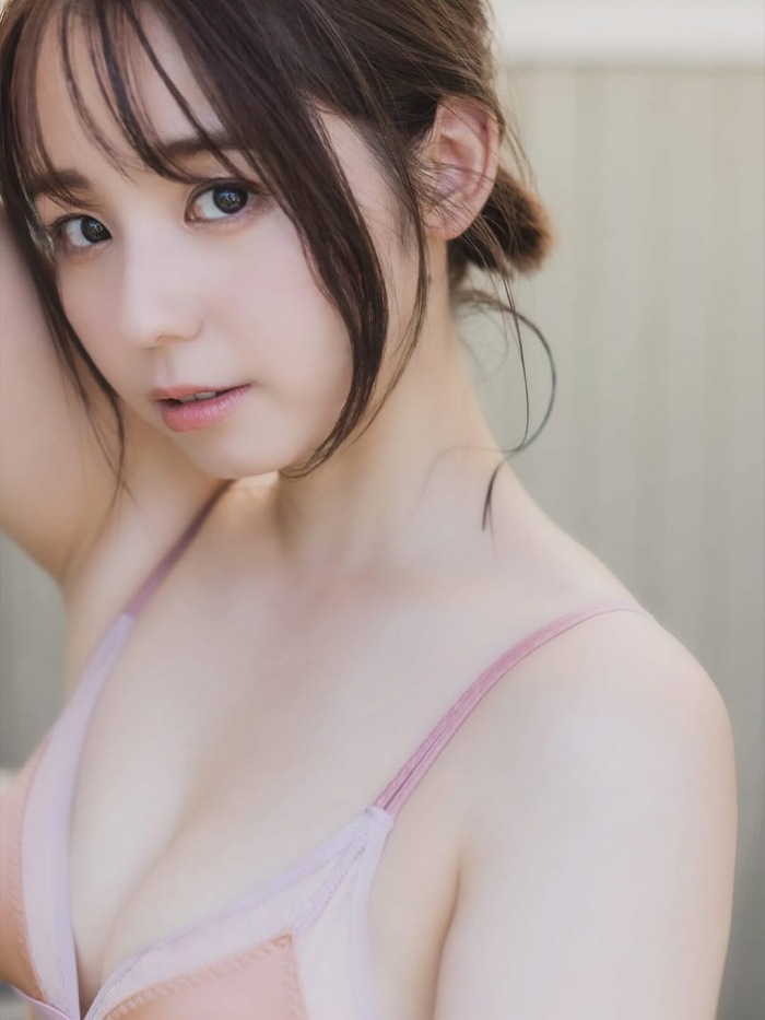 小池里奈 美尻でキュートな水着グラビア画像！
