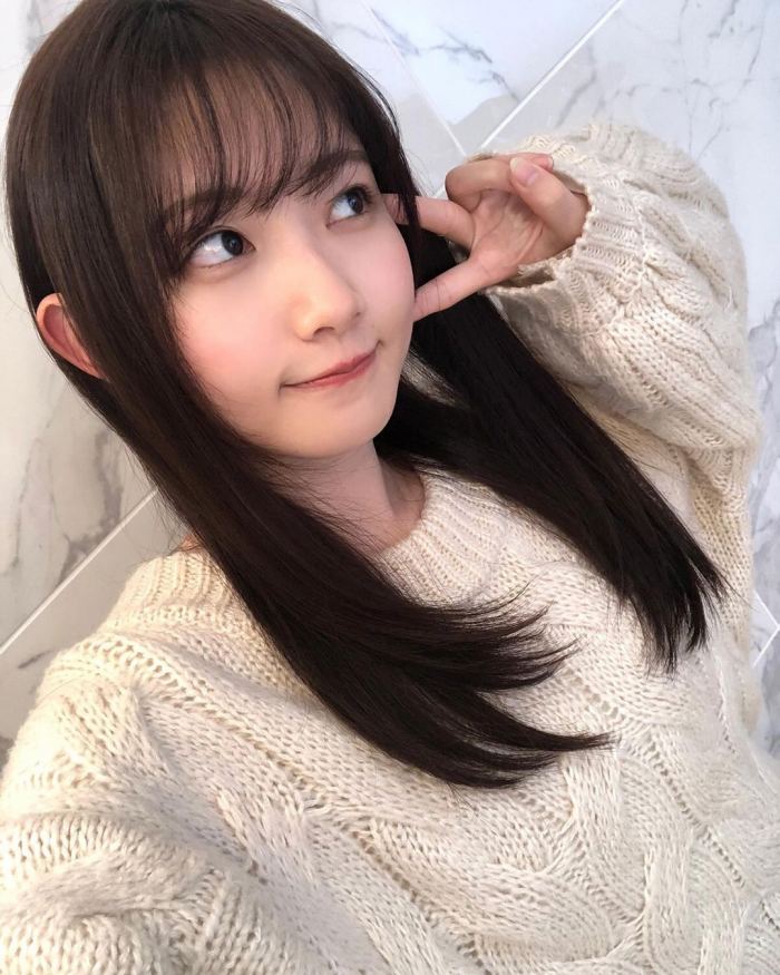 青山なぎさ 激かわな生脚＆タンクトップ画像！