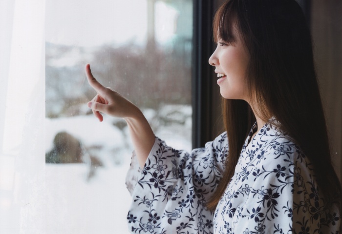 本郷柚巴 まぶしいボインの水着グラビア画像！