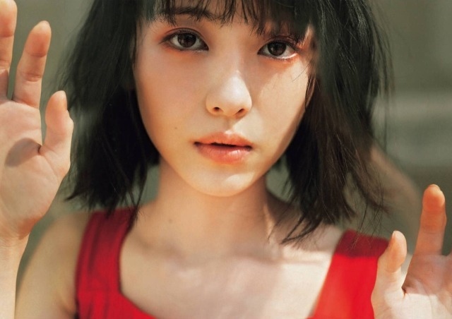 浜辺美波 鬼かわな水着＆浴衣グラビア画像！